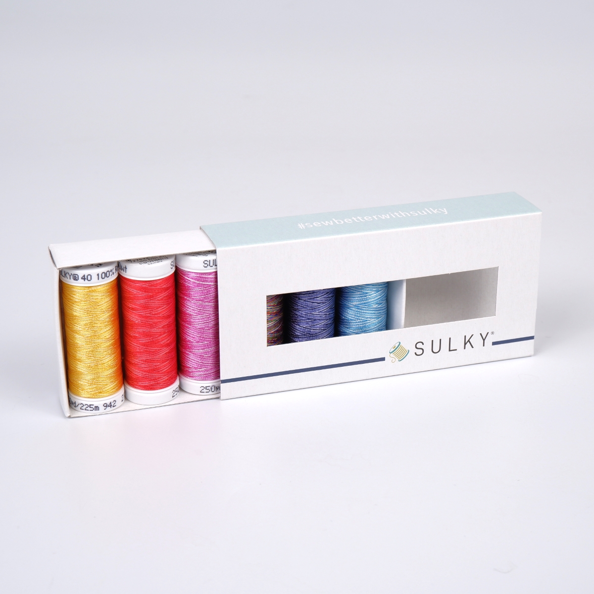 SULKY RAYON 40 - BESTSELLER MULTICOLOR
(6x 225m Snap Spulen) SULKY RAYON 40 - BESTSELLER MULTICOLOR
(6x 225m Snap Spulen)