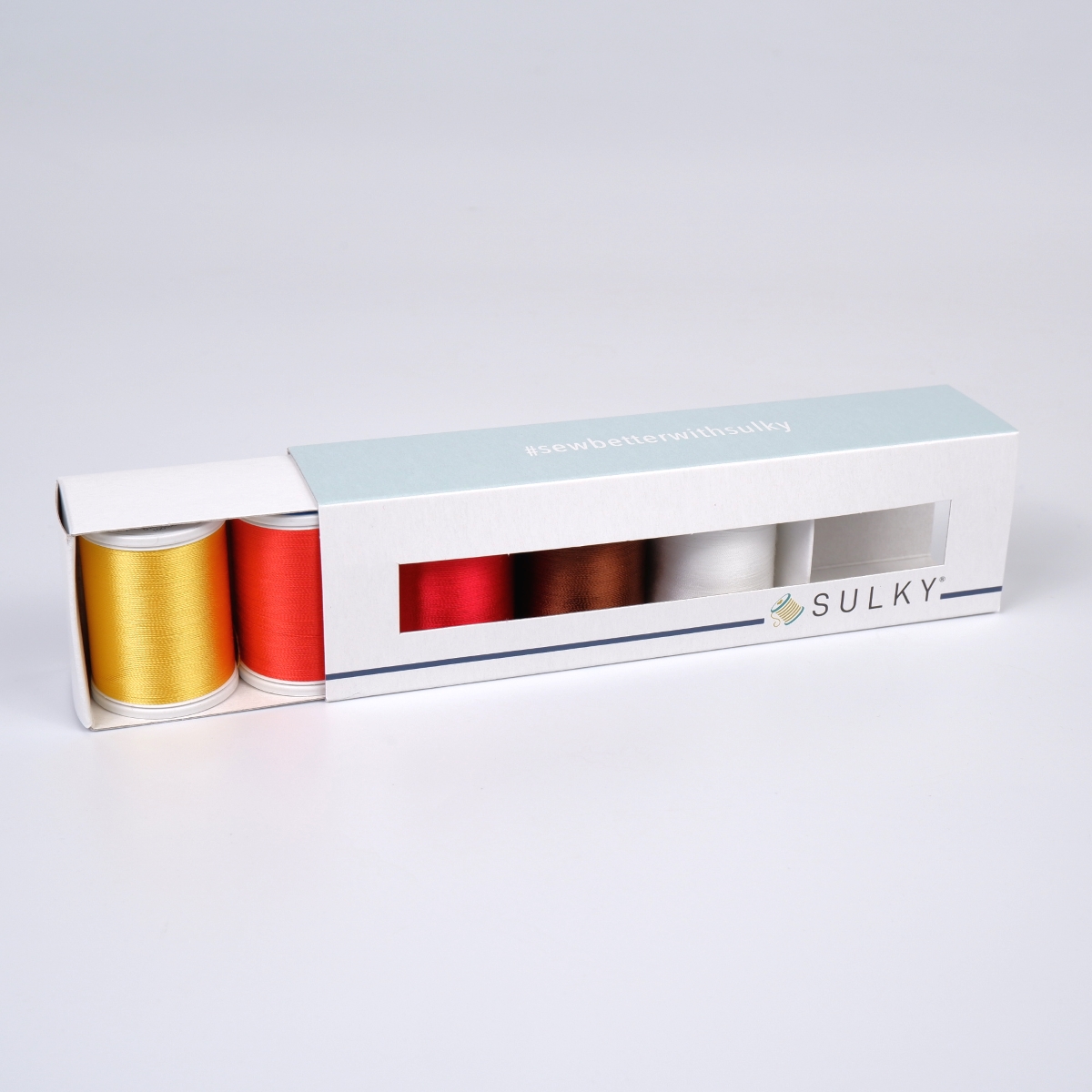 SULKY RAYON 40 - FIREPLACE (4x 780m King
Spulen, 1x BOBBIN 1000m King Spule) SULKY RAYON 40 - FIREPLACE (4x 780m King
Spulen, 1x BOBBIN 1000m King Spule)
